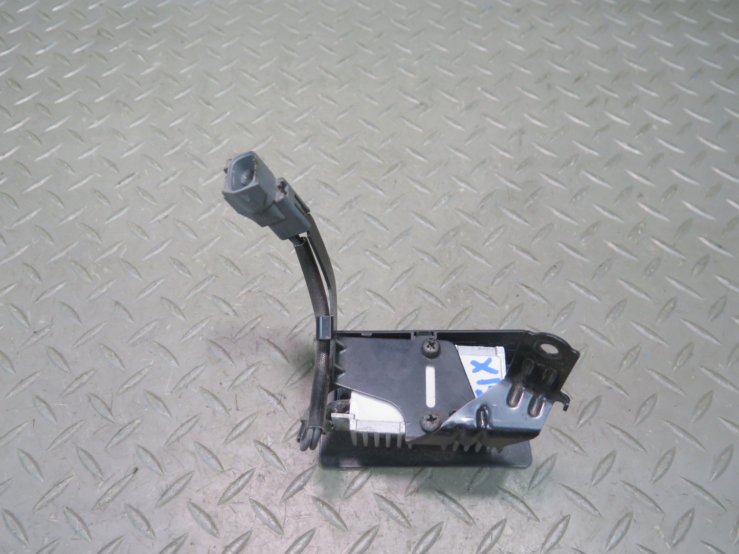01-05 Lexus IS300 JCE10L Fuel Pump Resistor Module w Bracket Mount OEM