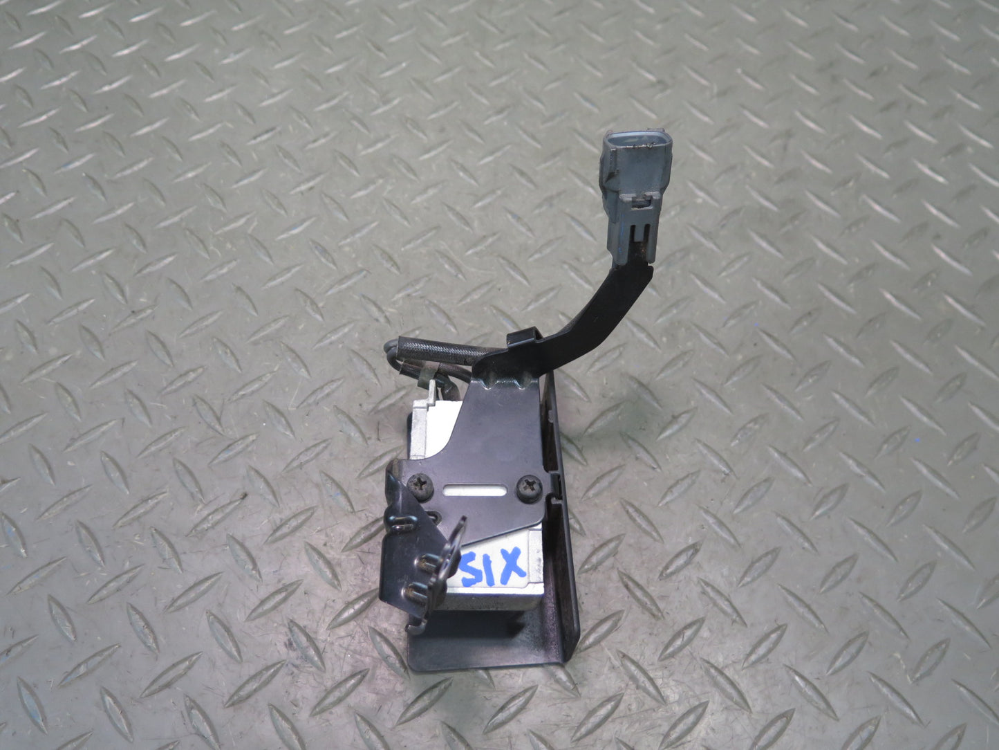 01-05 Lexus IS300 JCE10L Fuel Pump Resistor Module w Bracket Mount OEM