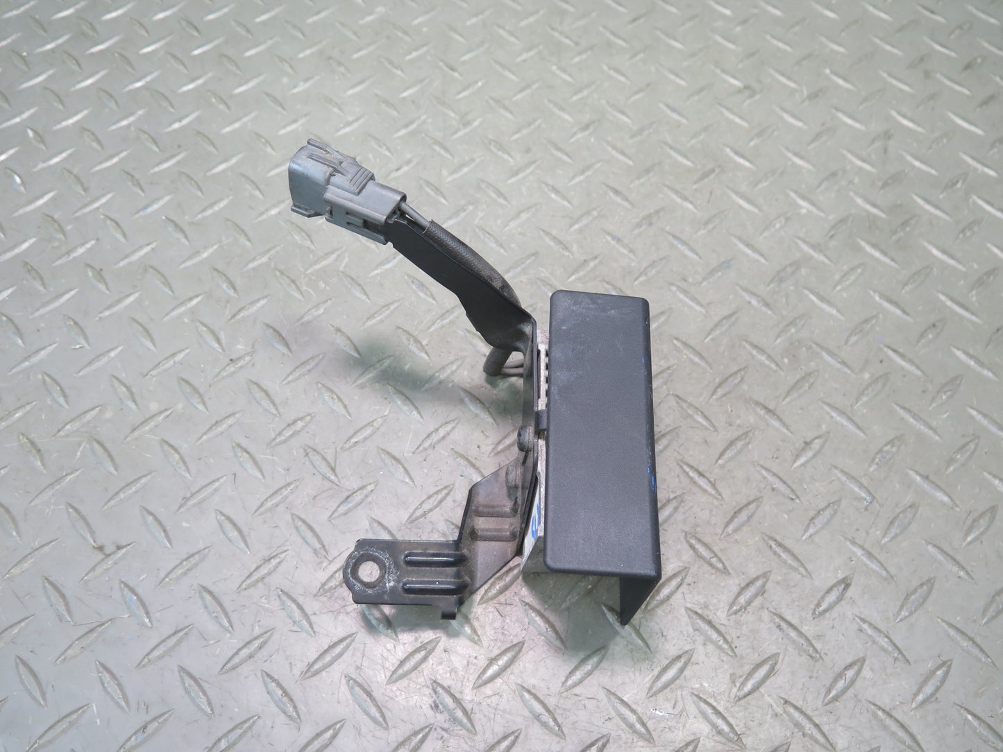 01-05 Lexus IS300 JCE10L Fuel Pump Resistor Module w Bracket Mount OEM