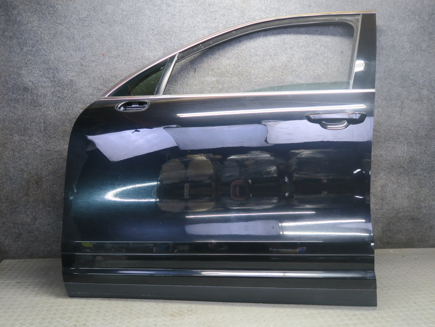 2011-2018 Porsche Cayenne 958 Front Left Side Door Shell Panel W/ Glass Black