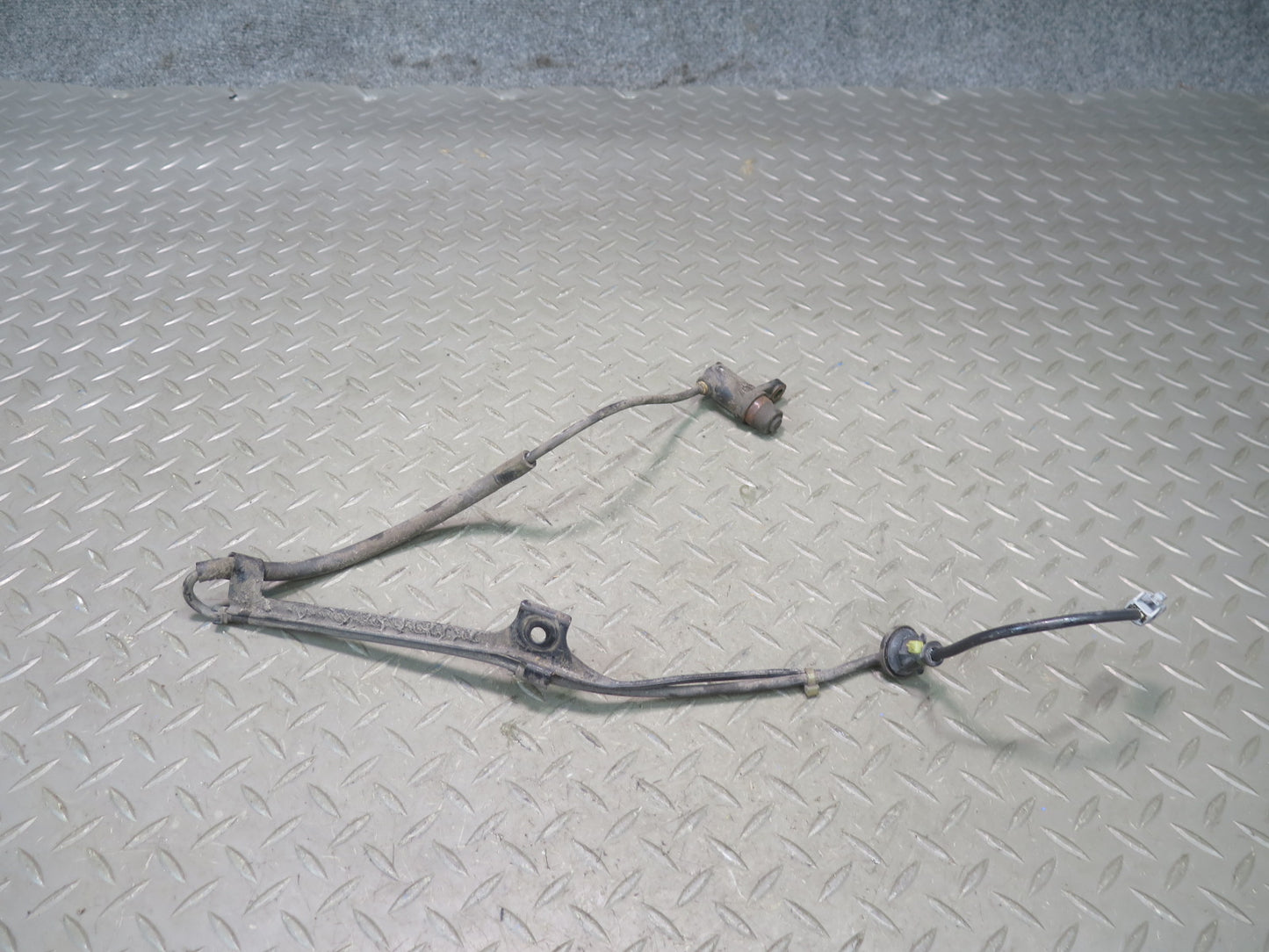 01-05 Lexus JCE10L IS300 Rear Left Wheel ABS Speed Sensor w Mount OEM