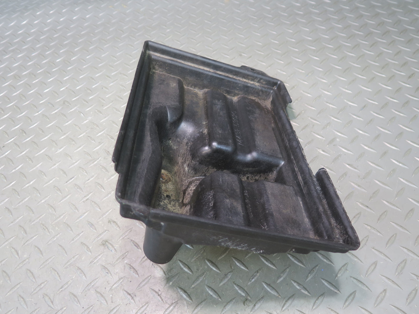 01-05 Lexus JCE10L IS300 Battery Tray Holder Bracket Set OEM