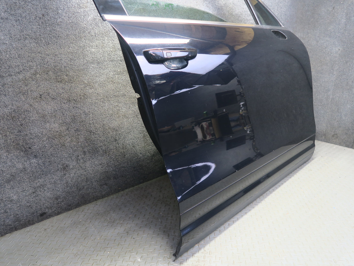 2011-2018 Porsche Cayenne 958 Front Right Side Door Shell Panel W/ Glass Black