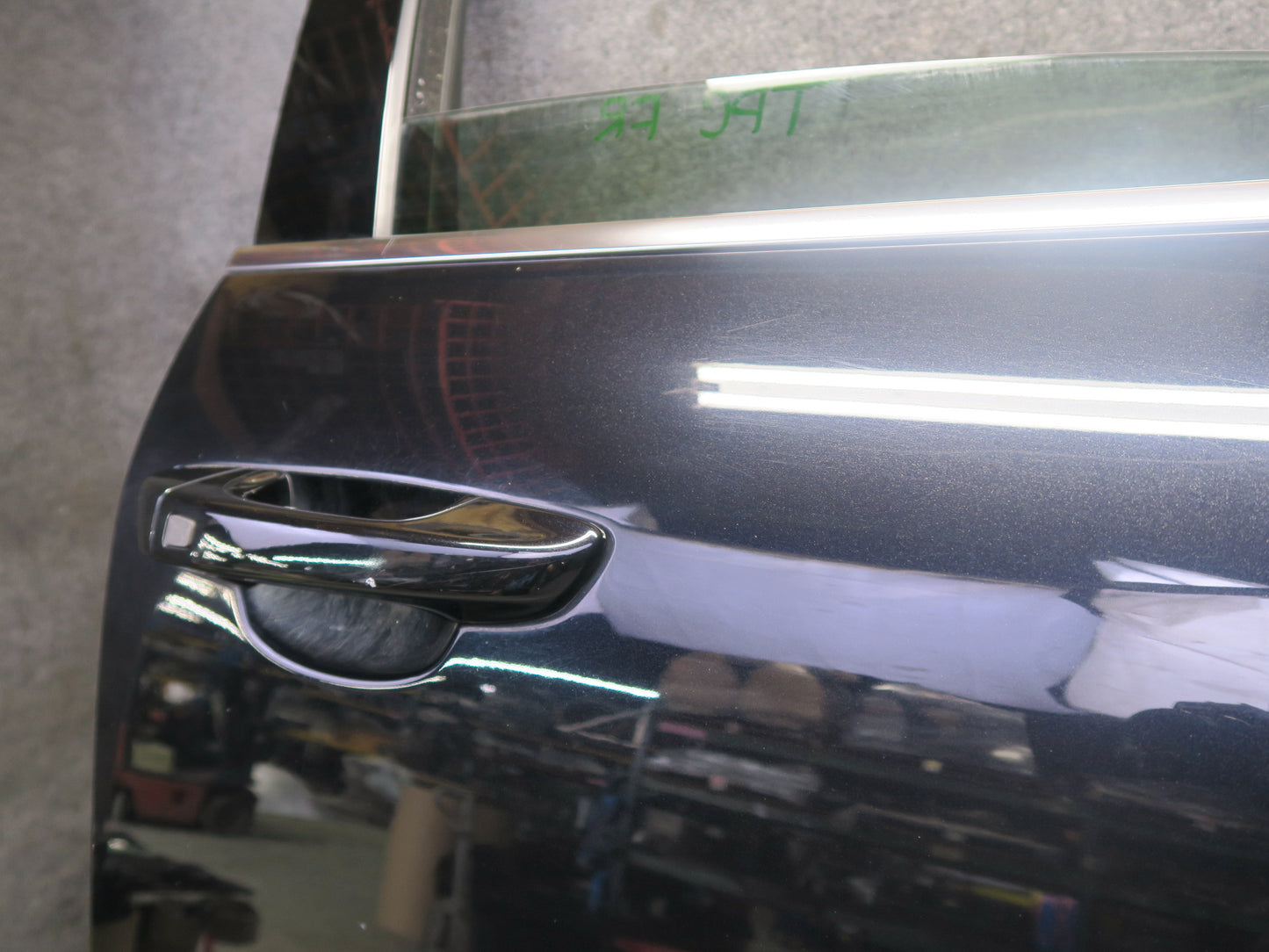 2011-2018 Porsche Cayenne 958 Front Right Side Door Shell Panel W/ Glass Black