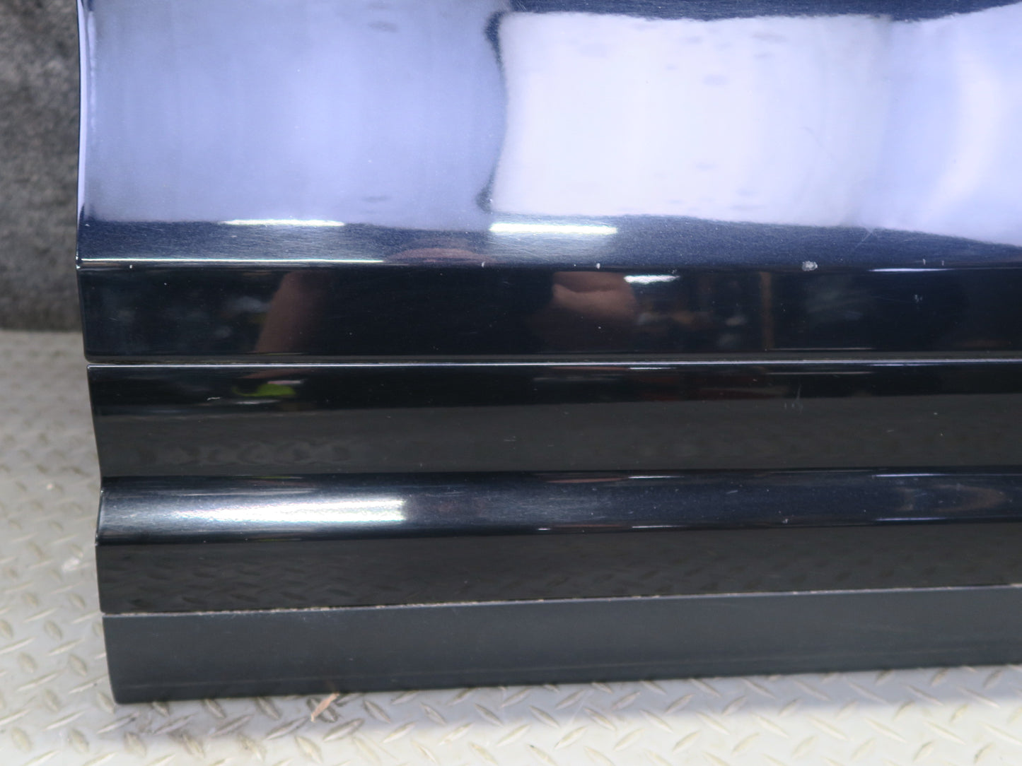 2011-2018 Porsche Cayenne 958 Front Right Side Door Shell Panel W/ Glass Black