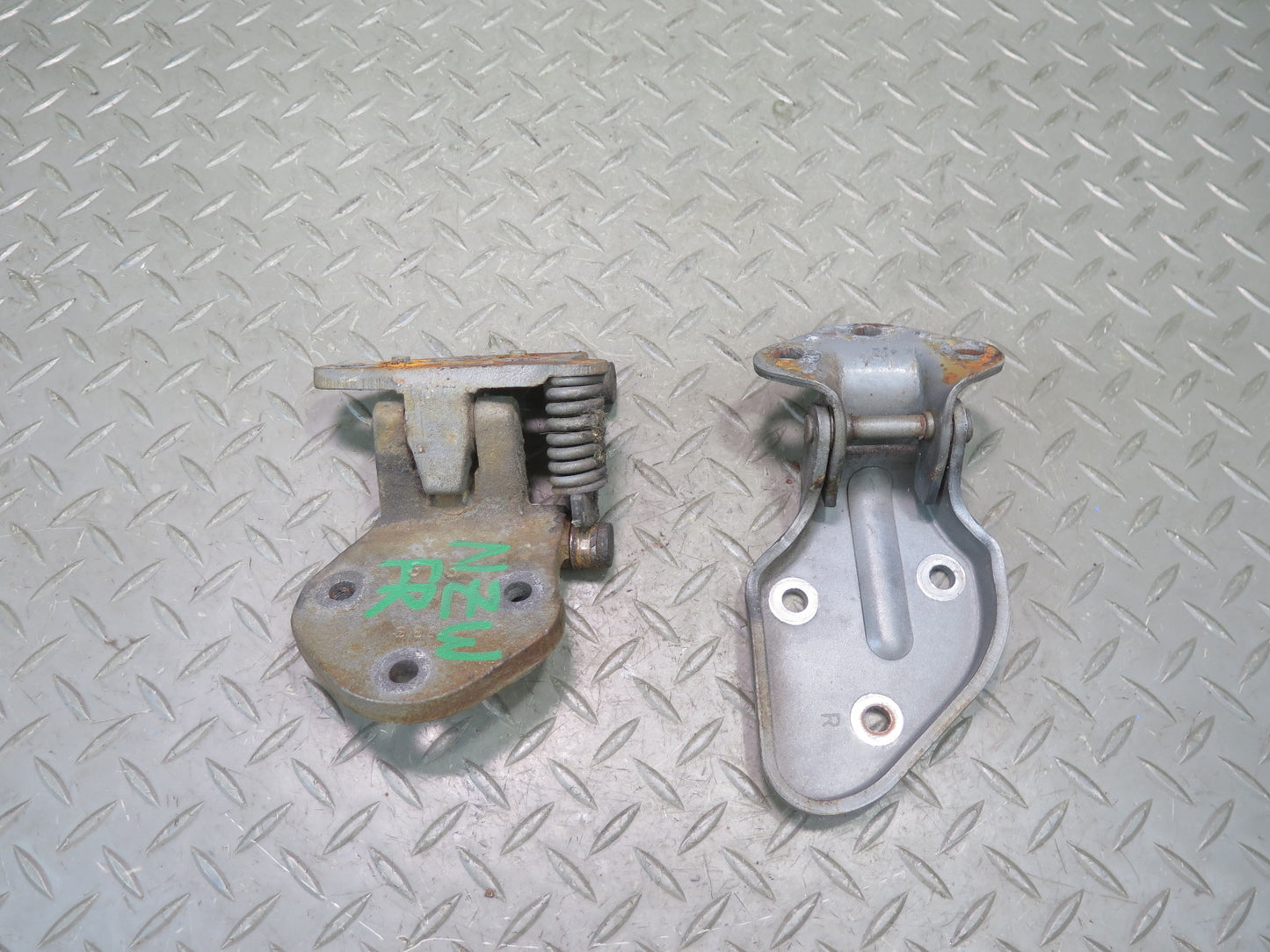 79-83 Datsun 280ZX S130 Set of 2 Right Lower & Upper Door Hinge Gray OEM