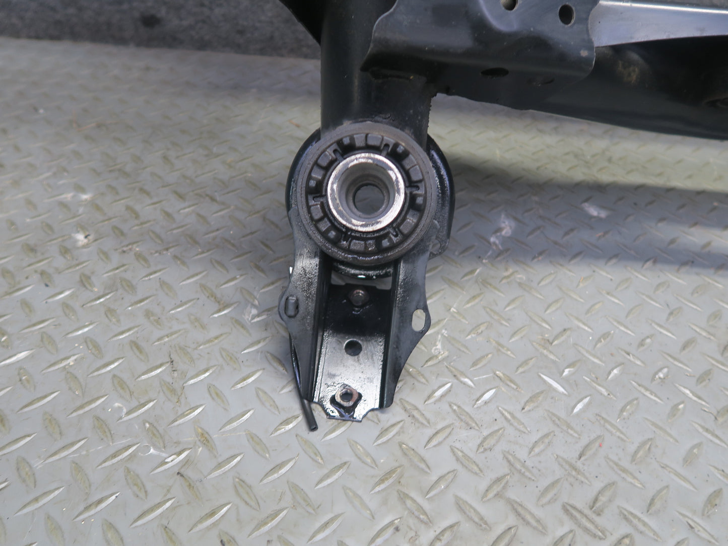 98-00 Lexus UCF20 LS400 RWD Rear Suspension Crossmember Sub Frame Subframe OEM