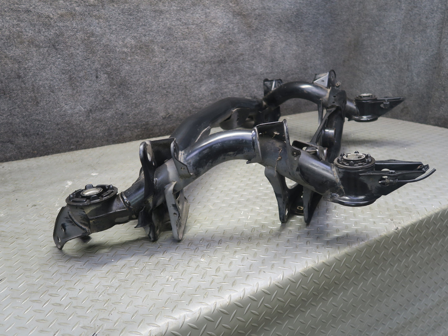 98-00 Lexus UCF20 LS400 RWD Rear Suspension Crossmember Sub Frame Subframe OEM