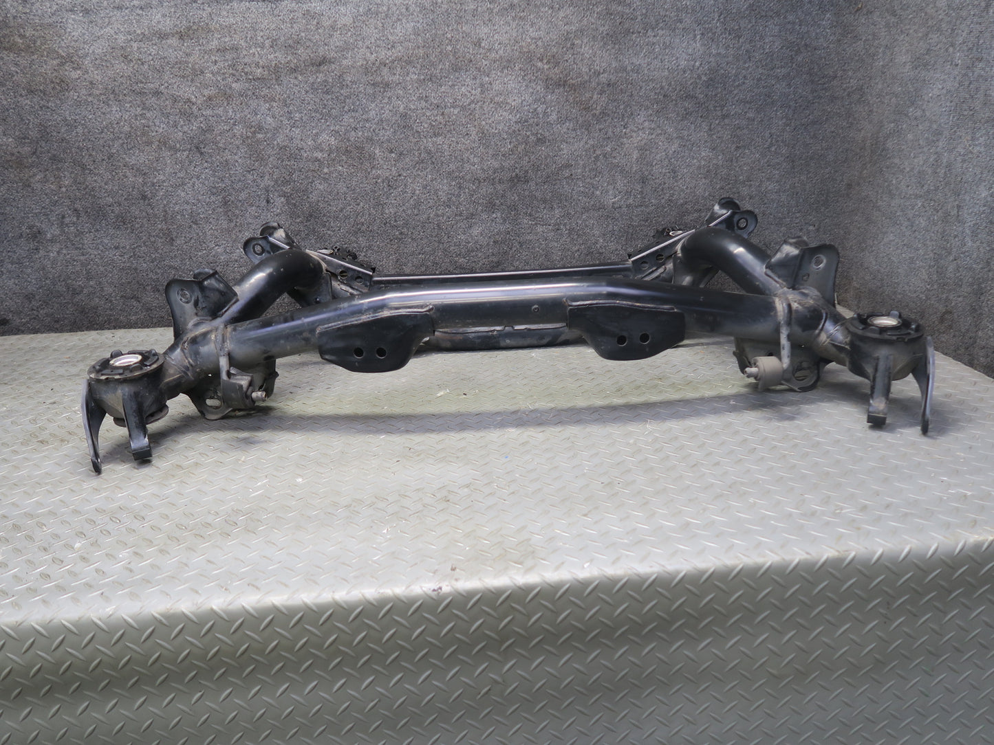 98-00 Lexus UCF20 LS400 RWD Rear Suspension Crossmember Sub Frame Subframe OEM