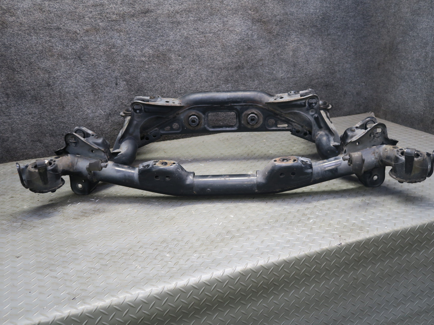 98-00 Lexus UCF20 LS400 RWD Rear Suspension Crossmember Sub Frame Subframe OEM