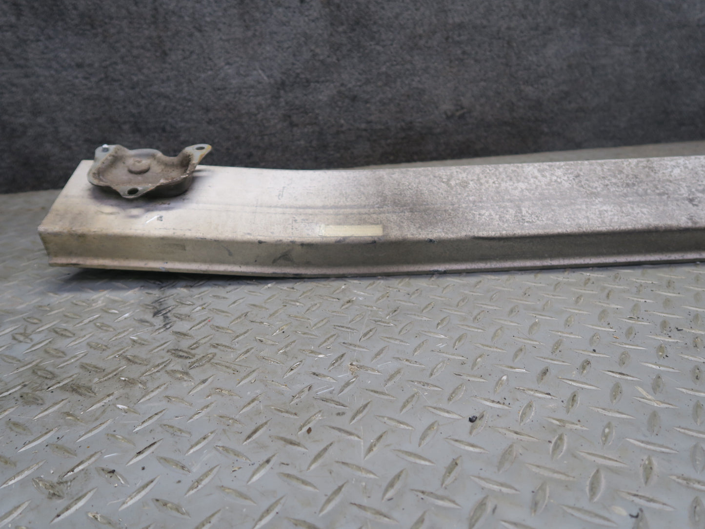 01-05 Lexus JCE10L IS300 Sedan Rear Bumper Impact Reinforcement Bar OEM