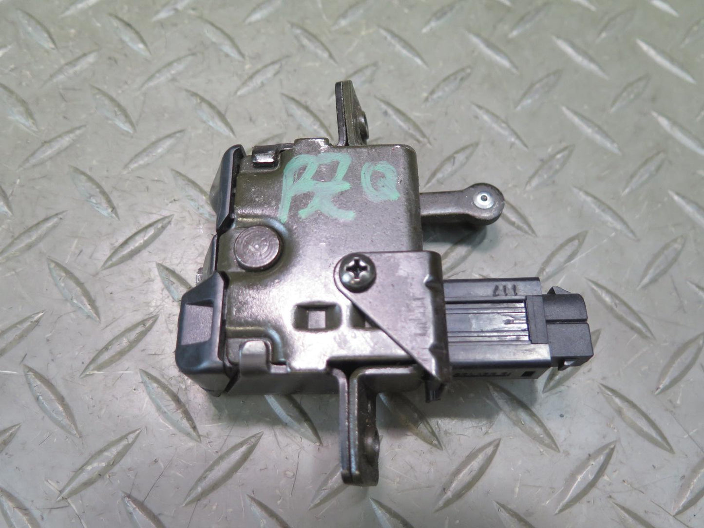96-02 BMW E36/7 Z3 Roadster Rear Trunk Lid Lock Latch Actuator 1944690 OEM