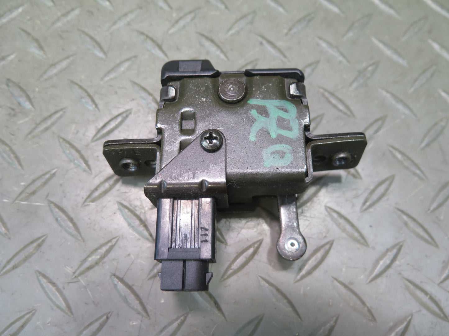 96-02 BMW E36/7 Z3 Roadster Rear Trunk Lid Lock Latch Actuator 1944690 OEM
