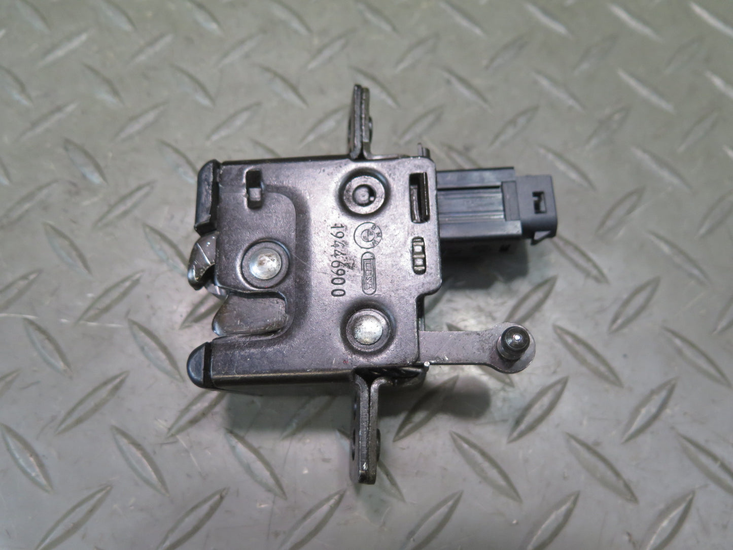 96-02 BMW E36/7 Z3 Roadster Rear Trunk Lid Lock Latch Actuator 1944690 OEM