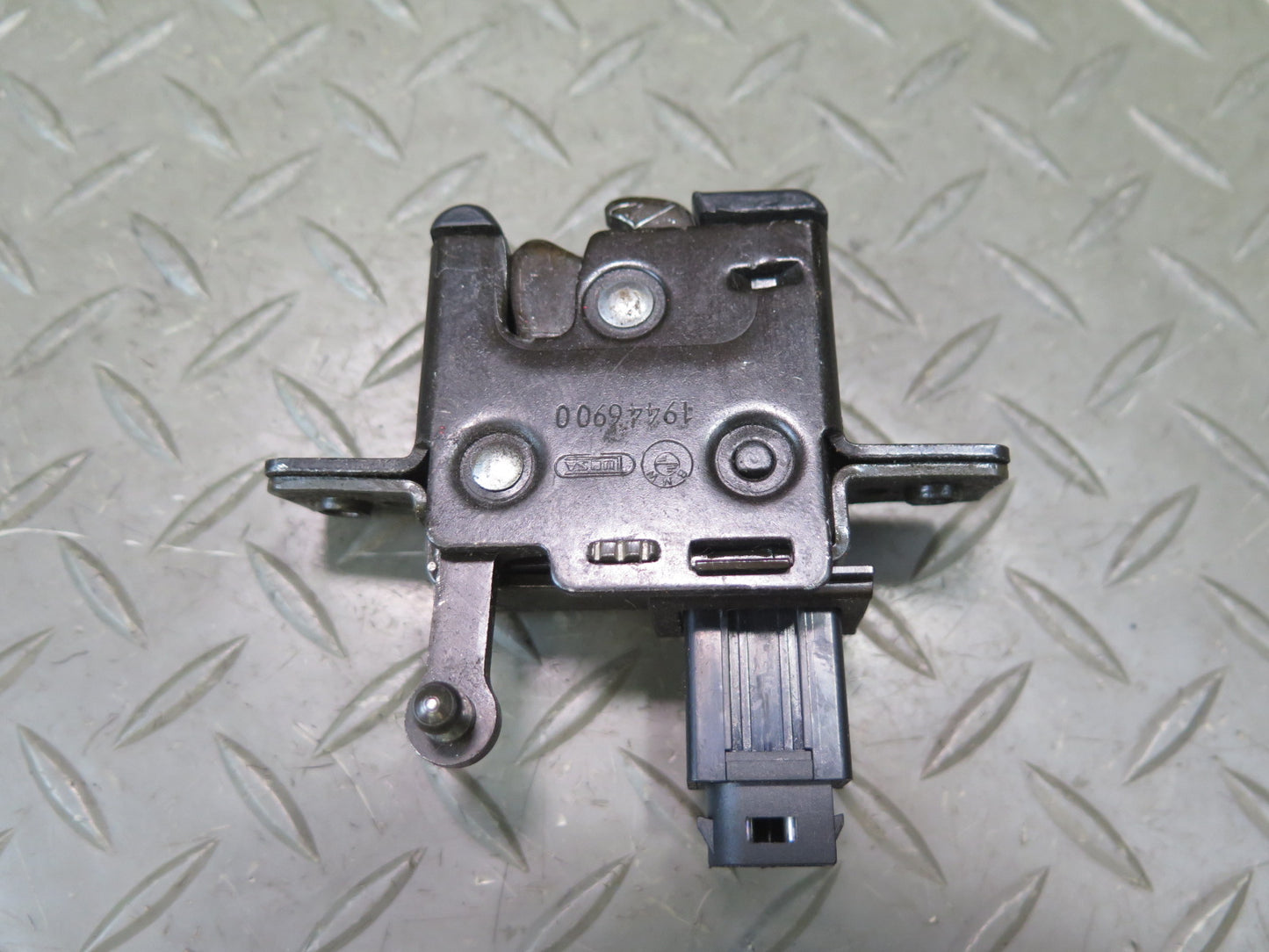 96-02 BMW E36/7 Z3 Roadster Rear Trunk Lid Lock Latch Actuator 1944690 OEM