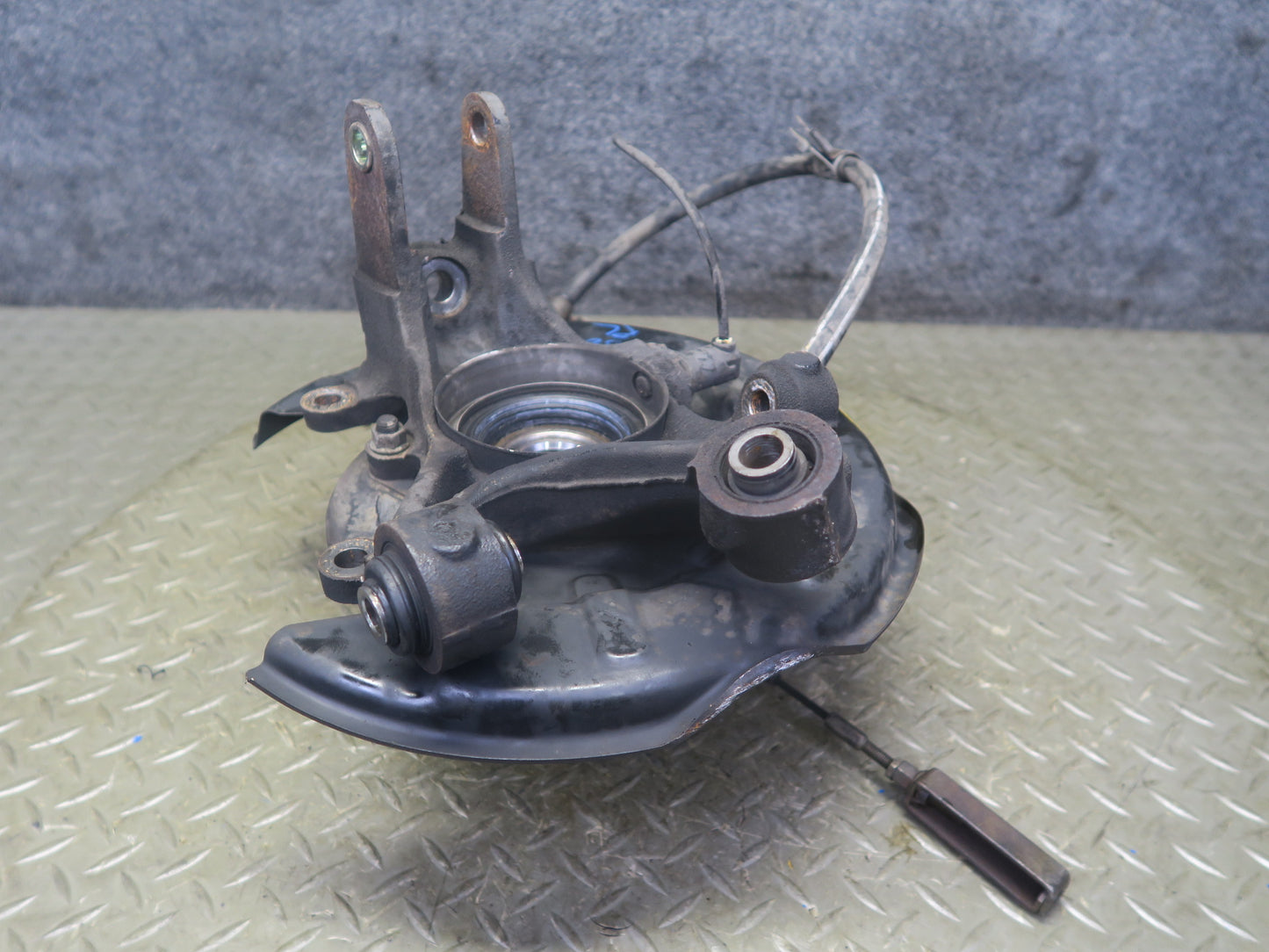 98-00 Lexus UCF20L LS400 Rear Left Spindle Knuckle Wheel Hub Bearing OEM