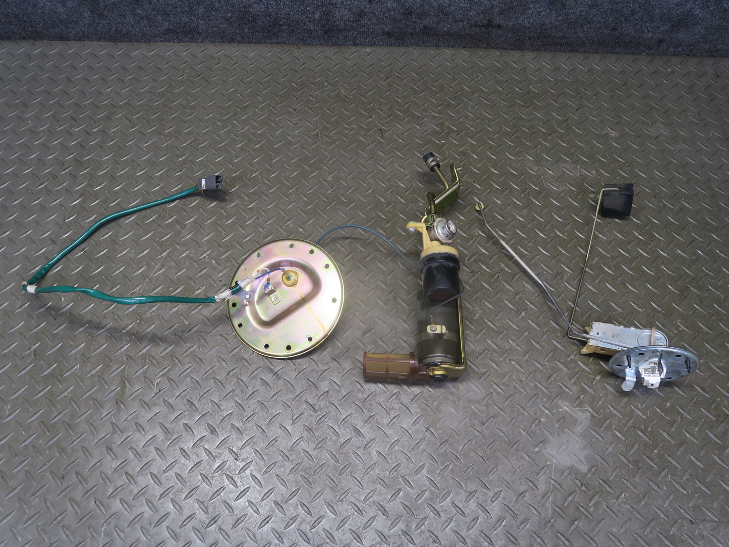 98-99 Lexus UCF20L LS400 1UZFE Set of 2 Fuel Pump Level Sensor Sending Unit OEM