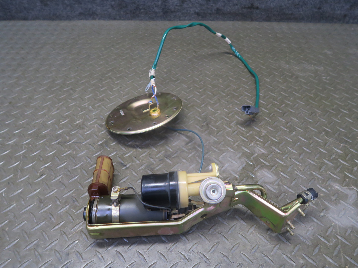 98-99 Lexus UCF20L LS400 1UZFE Set of 2 Fuel Pump Level Sensor Sending Unit OEM