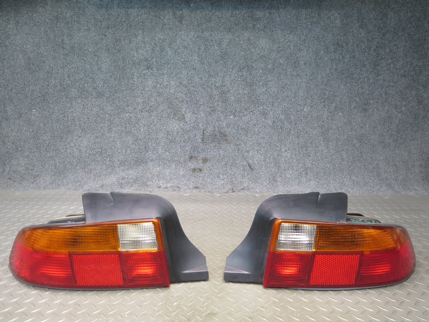 96-99 BMW E36/7 Z3 Roadster Set of 2 Rear Left & Right Tail Light Lamp OEM
