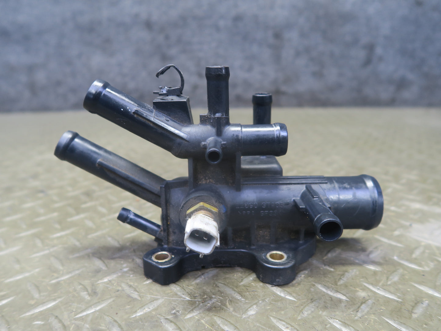 2014-2017 Infiniti QX60 2.5L Hybrid Engine Thermostat Housing 11060-3TA0B