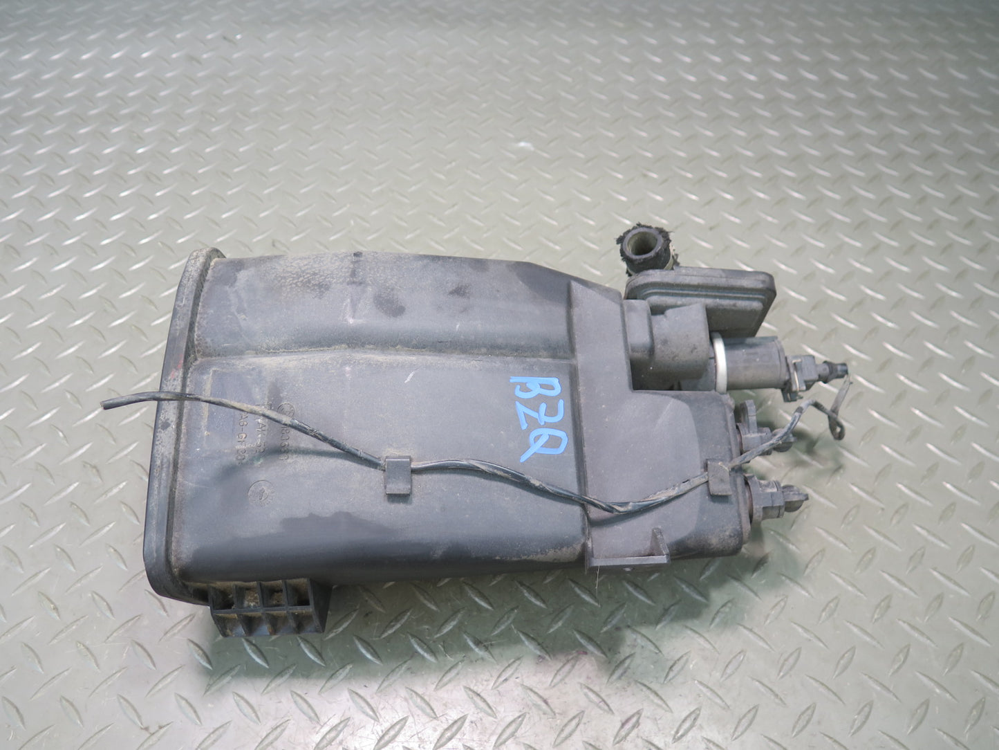 96-98 BMW E36/7 Z3 M44 M52 S52 Fuel Evap Vapor Charcoal Canister 1183568 OEM