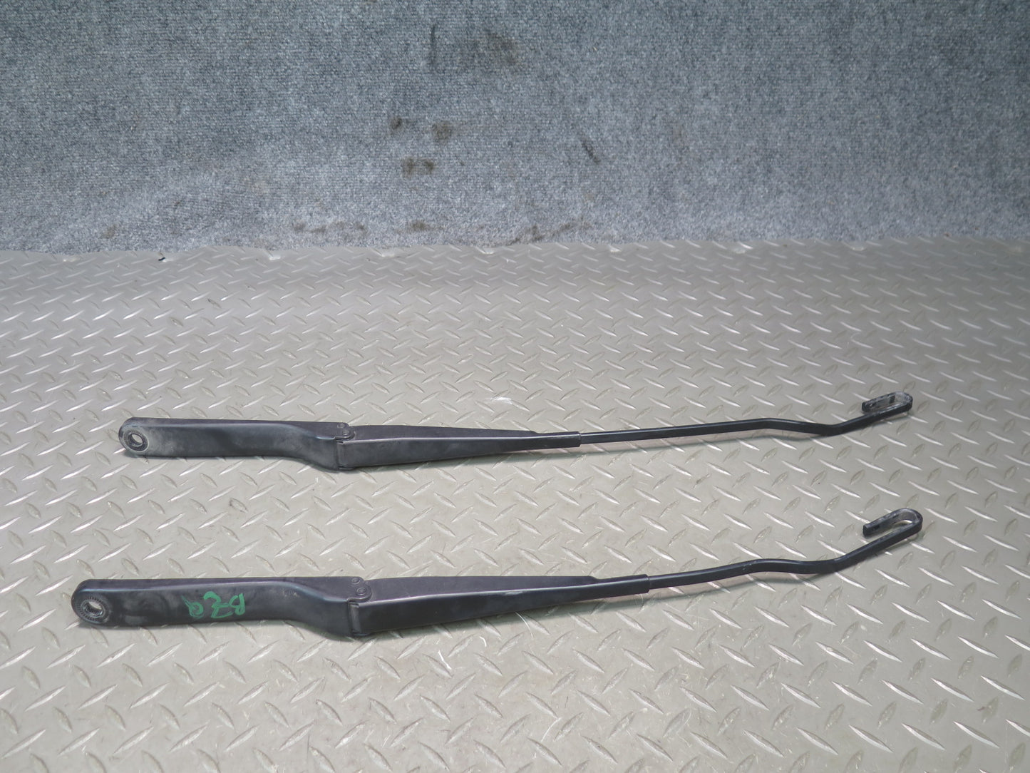 96-02 BMW E36/7 Z3 Set of 2 Front Left & Right Windshield Wiper Arm OEM