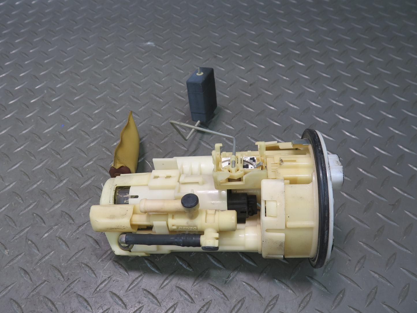 01-05 Lexus JCE10L IS300 Gas Fuel Pump Level Sensor Sending Unit Set OEM