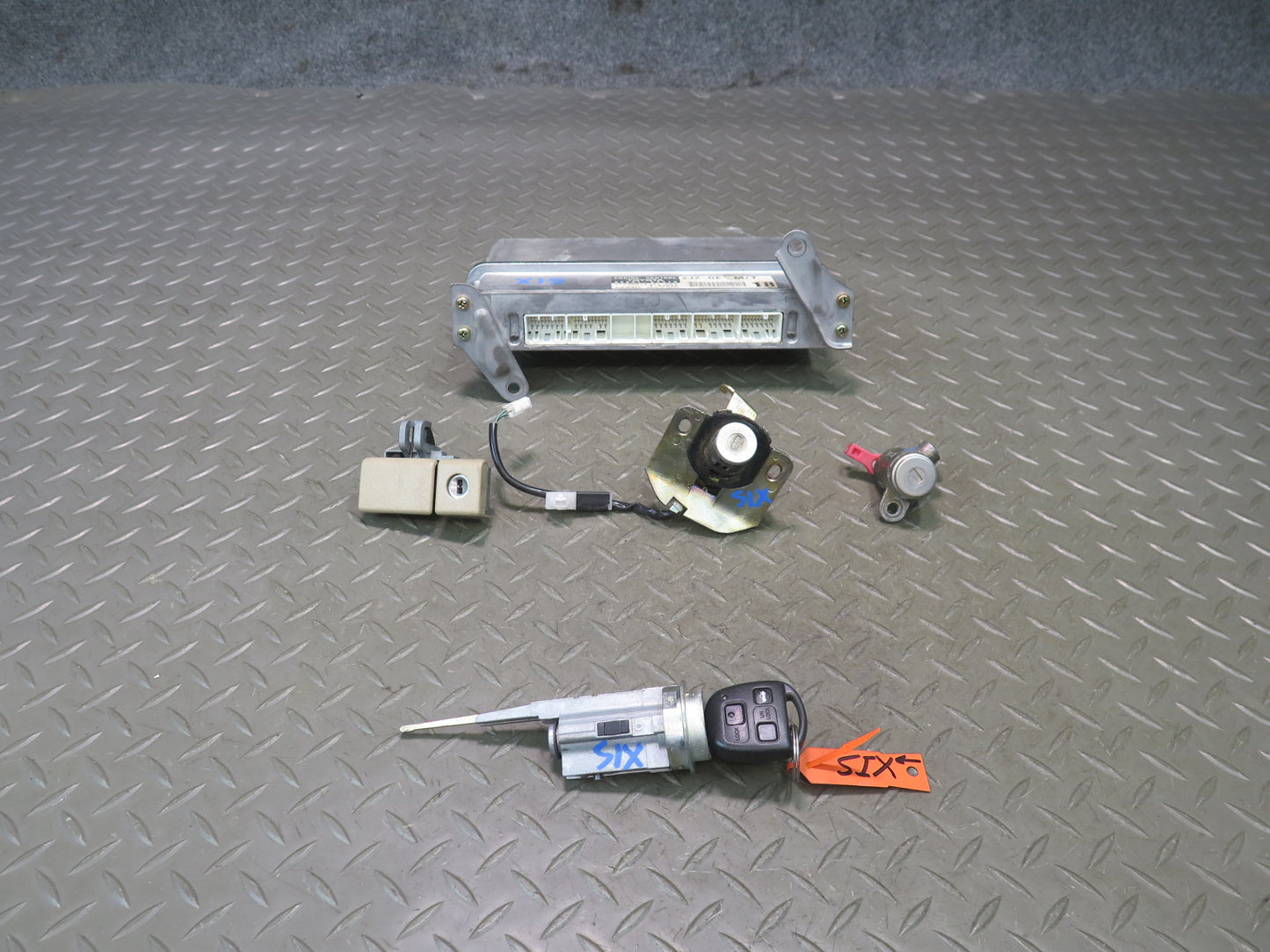 02-03 Lexus JCE10L IS300 3.0L 2JZGE M/T Sedan Engine ECU ECM Lock KEY Set OEM