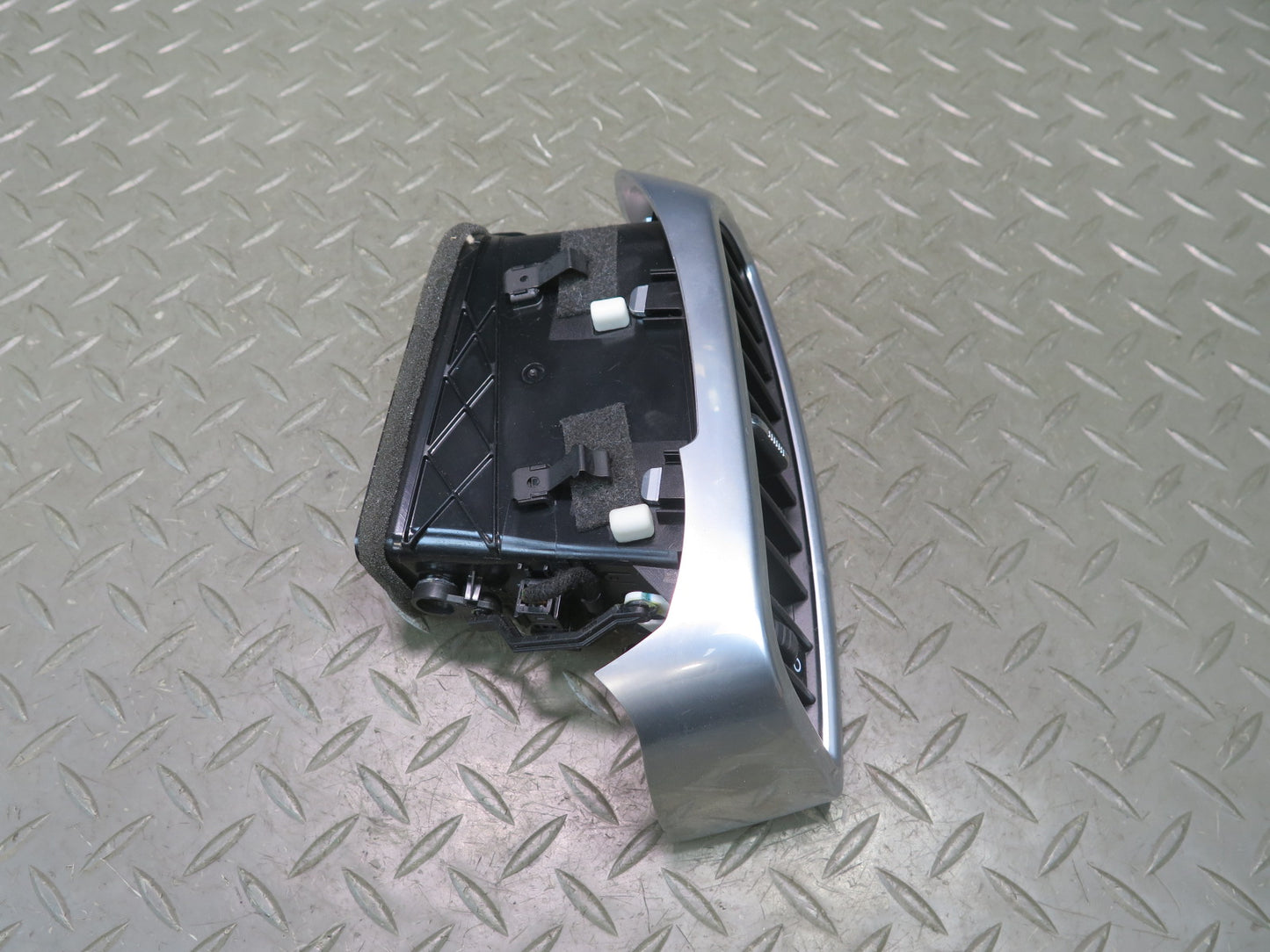 2011-2018 Porsche Cayenne 958 Dash Front Left A/C Air Vent Grille 7P5819727A