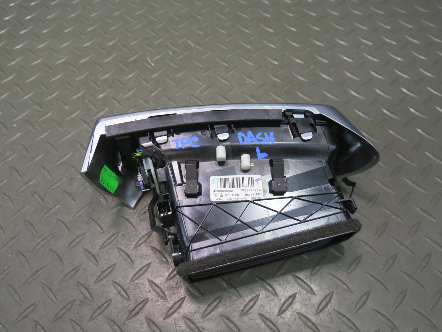 2011-2018 Porsche Cayenne 958 Dash Front Left A/C Air Vent Grille 7P5819727A