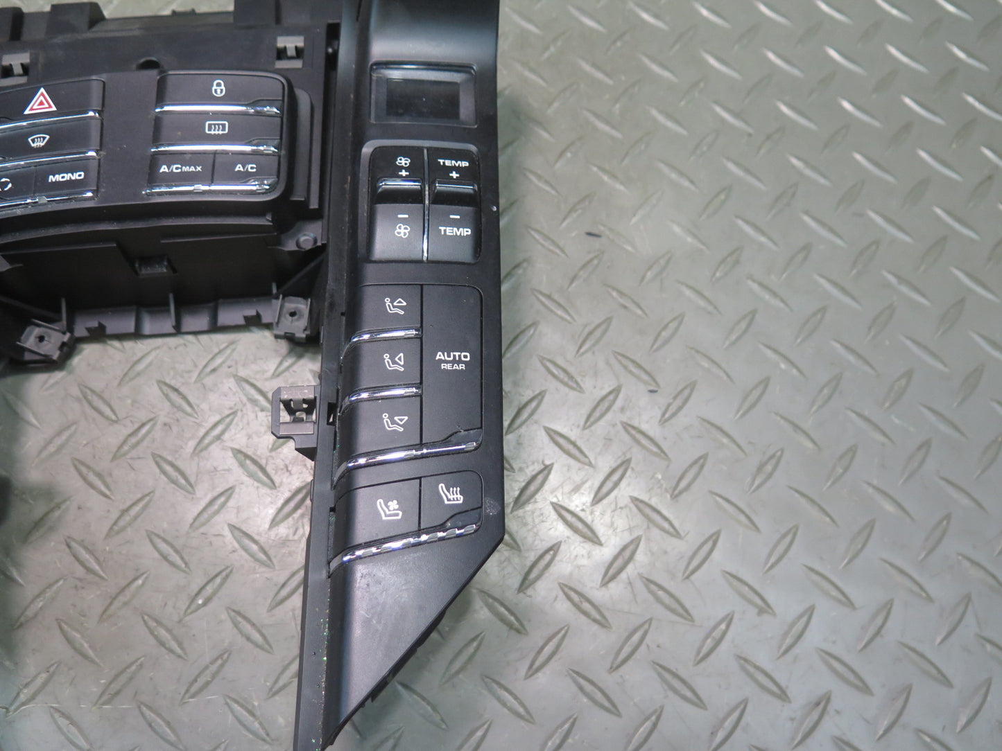 2011-2014 Porsche Cayenne 958 Front A/C Climate Control Temp Switch Unit