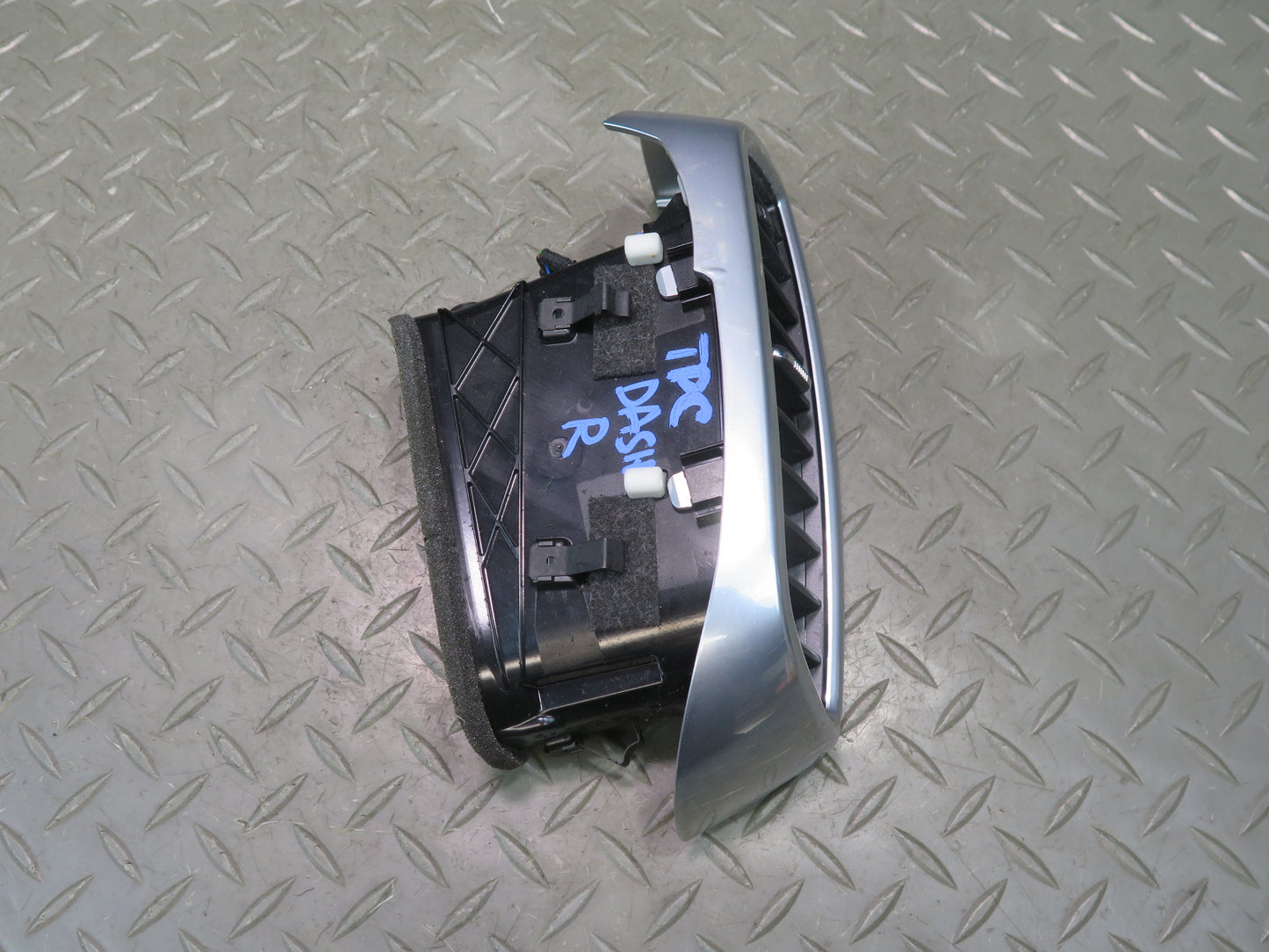 2011-2018 Porsche Cayenne 958 Dash Front Right A/C Air Vent Grille 7P5819728A