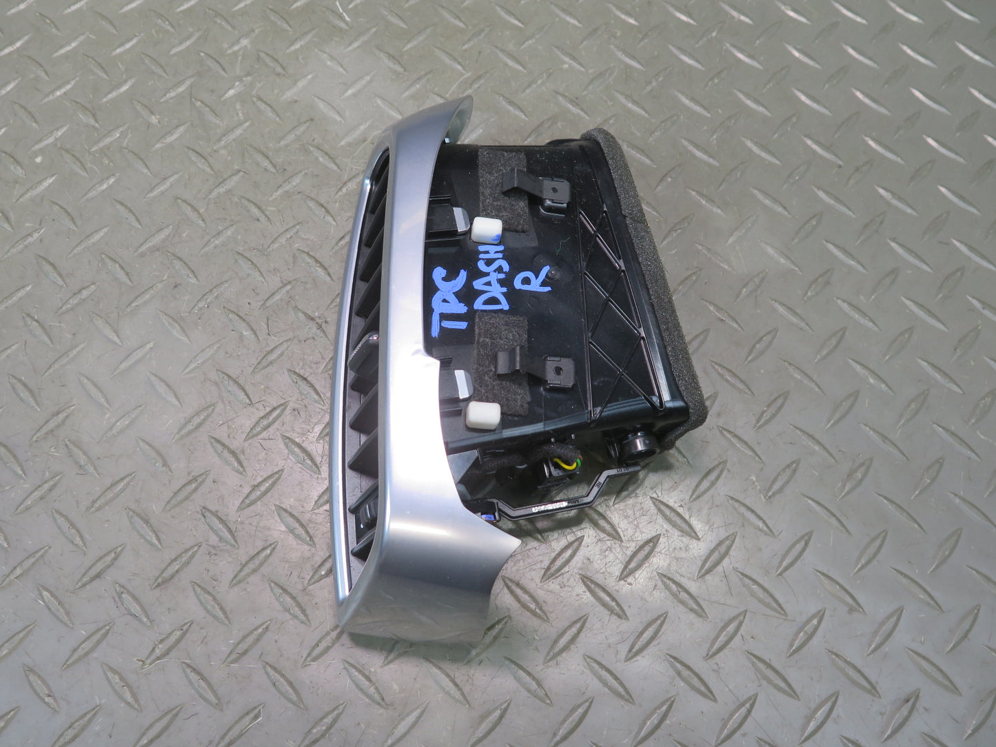 2011-2018 Porsche Cayenne 958 Dash Front Right A/C Air Vent Grille 7P5819728A