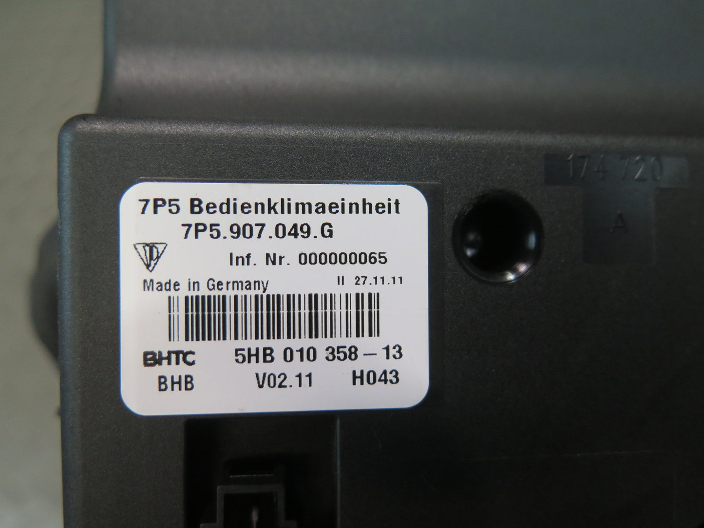 2011-2014 Porsche Cayenne 958 Rear A/C Climate Control Temp Switch Unit