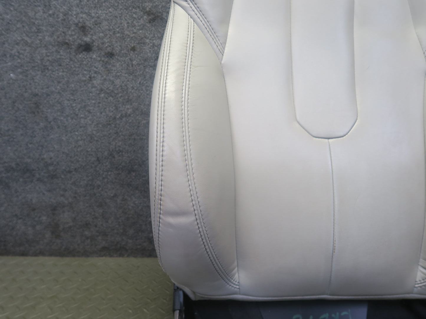 2012-2015 Range Rover Evoque L538 Front Left Seat Upper Backrest Leather Cushion