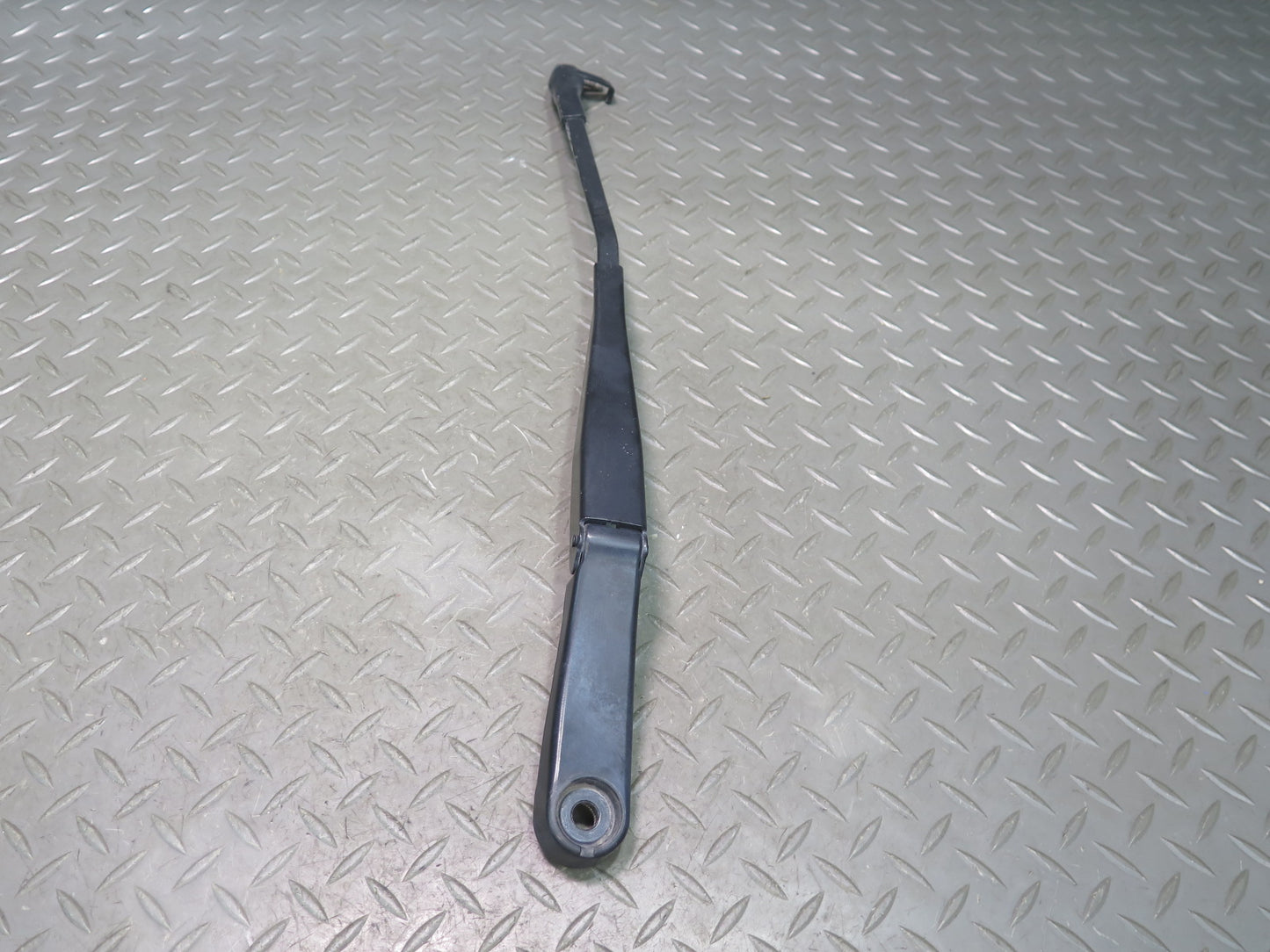 2011-2018 Porsche Cayenne 958 Front Right & Left Side Windshield Wiper Arm Set