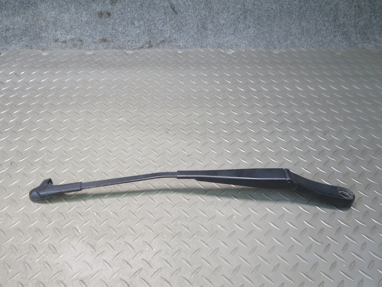 2011-2018 Porsche Cayenne 958 Front Right & Left Side Windshield Wiper Arm Set