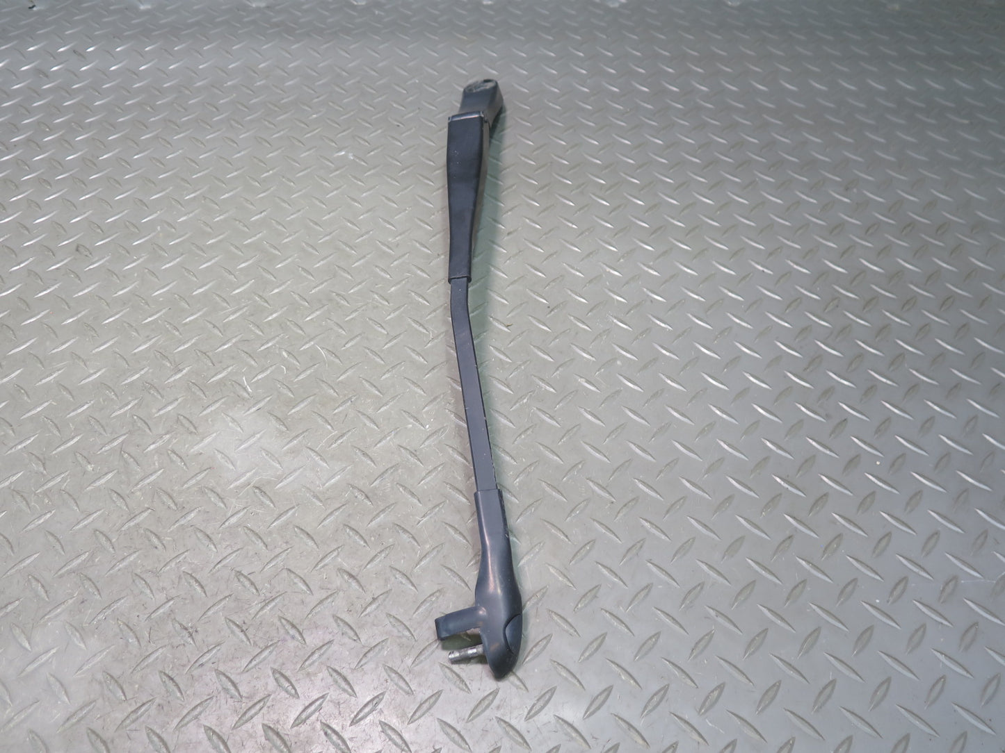 2011-2018 Porsche Cayenne 958 Front Right & Left Side Windshield Wiper Arm Set