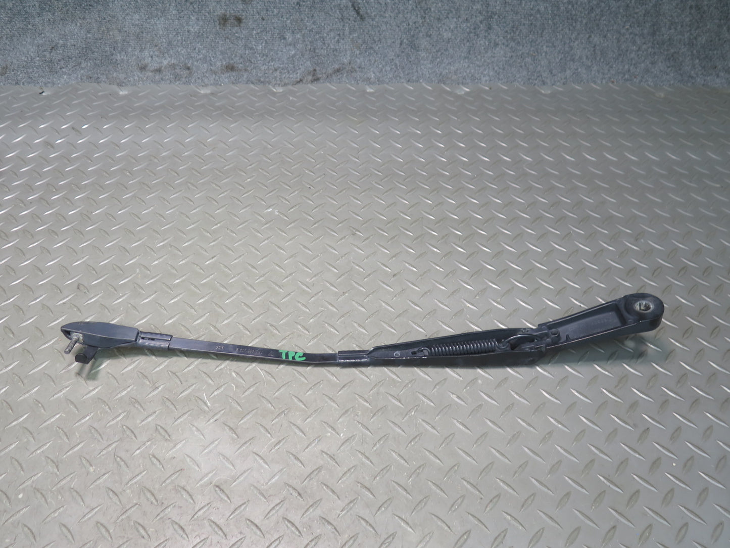 2011-2018 Porsche Cayenne 958 Front Right & Left Side Windshield Wiper Arm Set