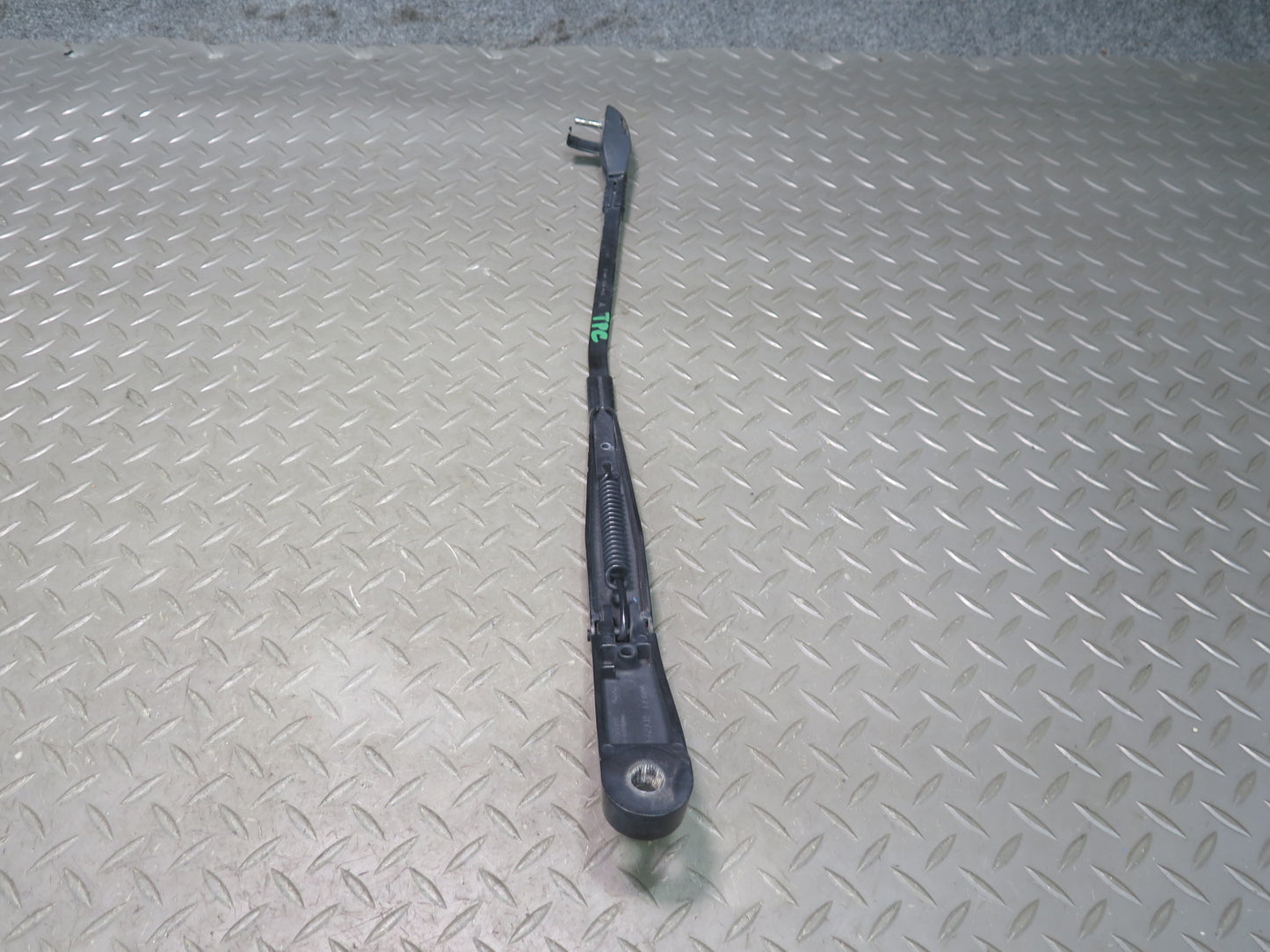 2011-2018 Porsche Cayenne 958 Front Right & Left Side Windshield Wiper Arm Set