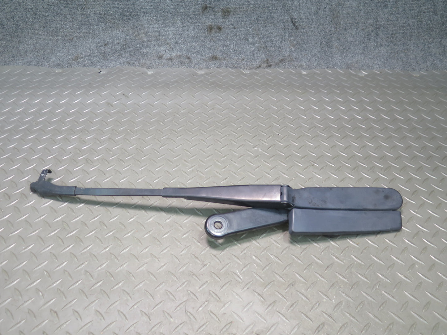 2011-2018 Porsche Cayenne 958 Front Right & Left Side Windshield Wiper Arm Set