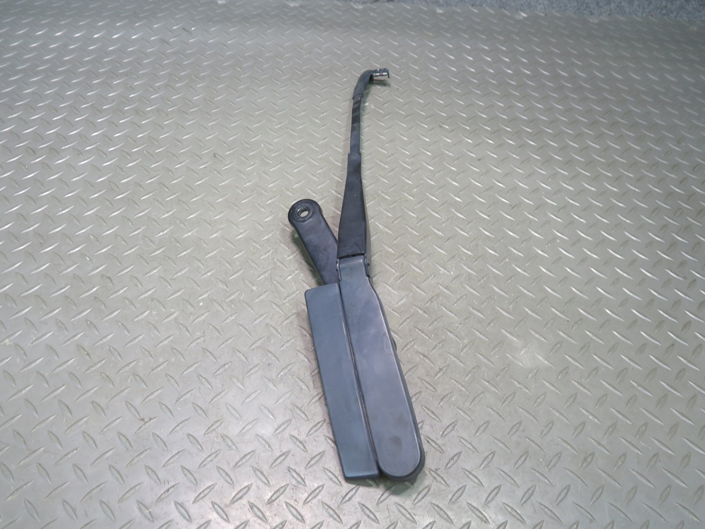 2011-2018 Porsche Cayenne 958 Front Right & Left Side Windshield Wiper Arm Set