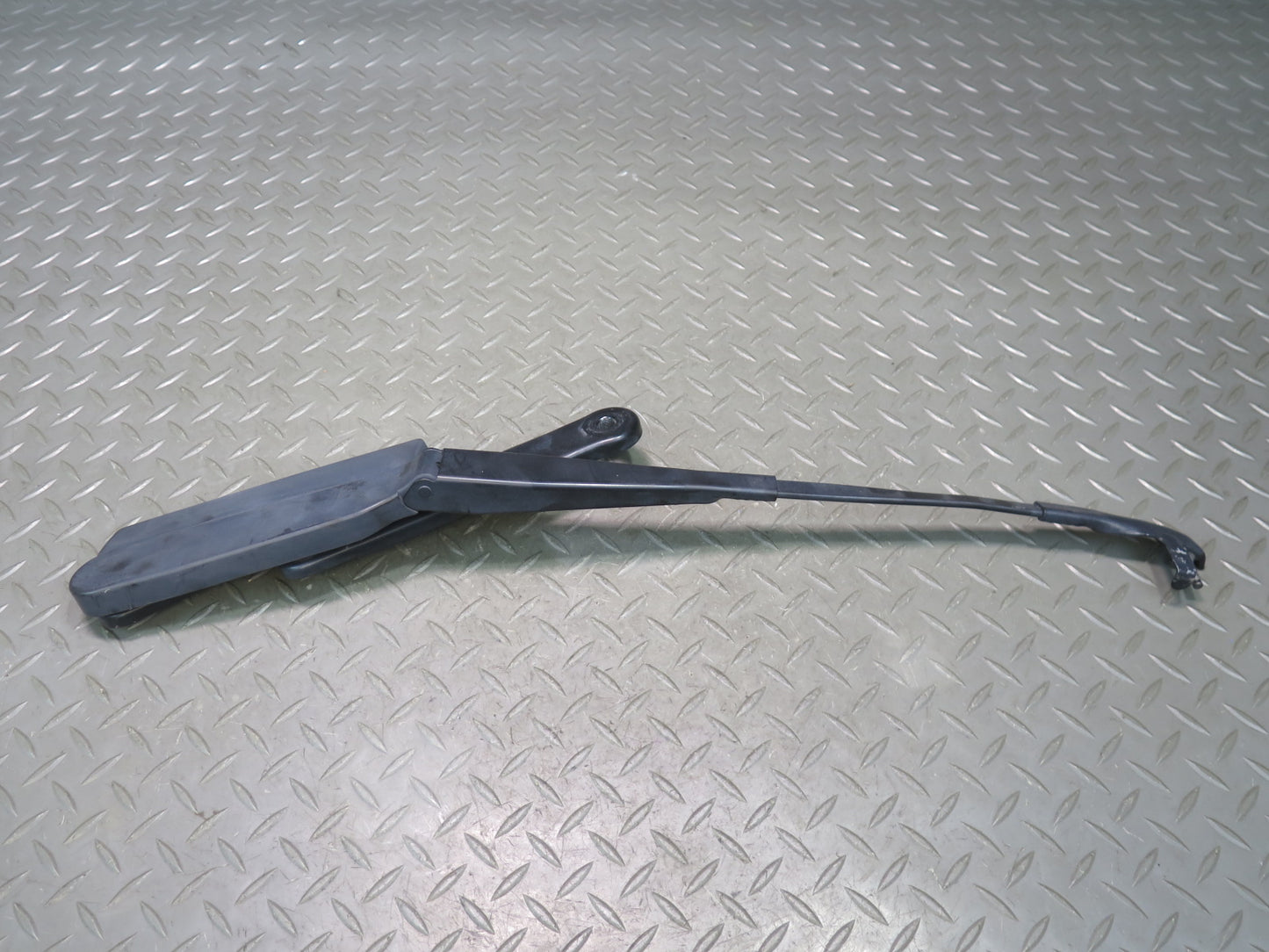 2011-2018 Porsche Cayenne 958 Front Right & Left Side Windshield Wiper Arm Set