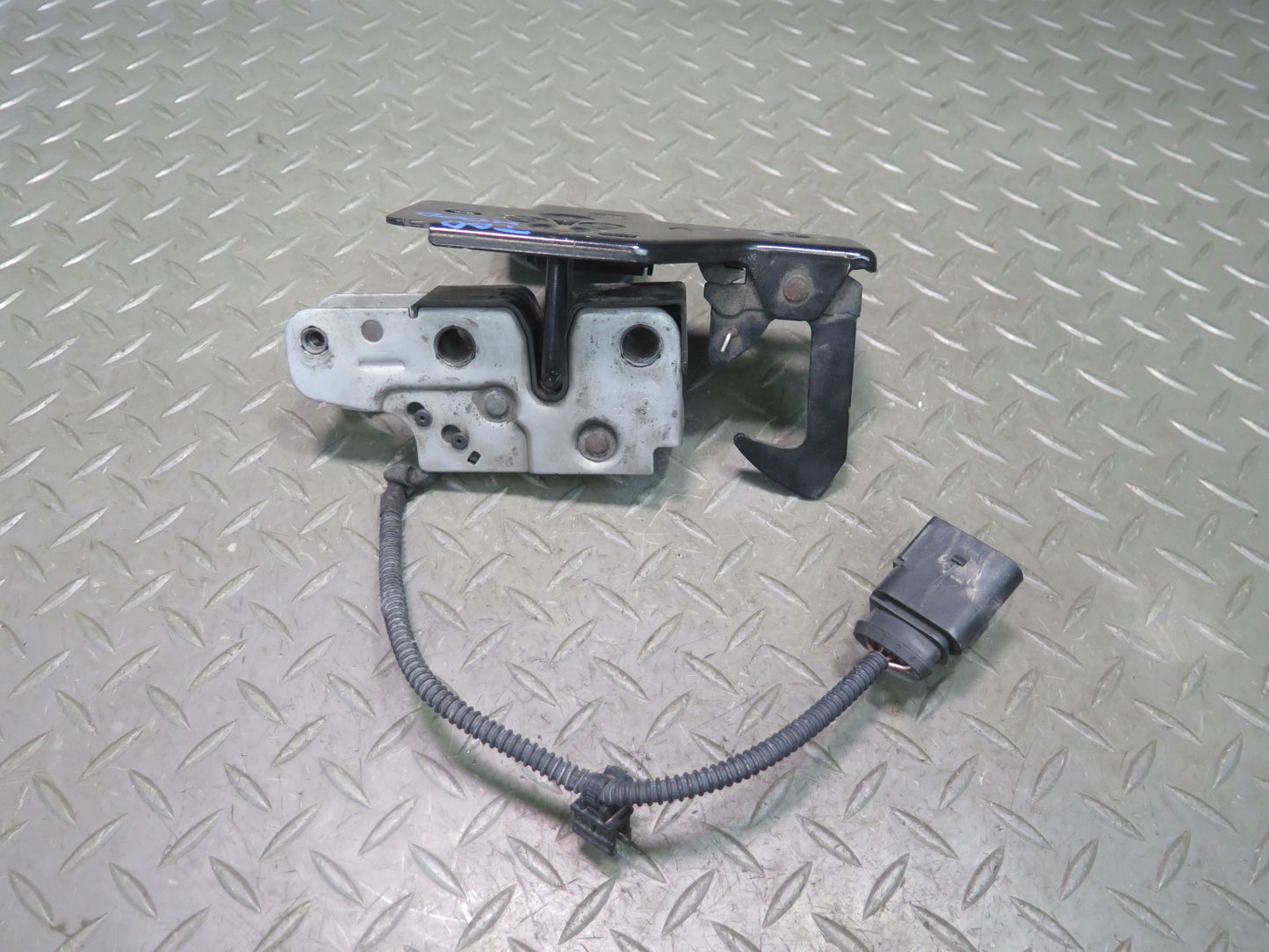 2011-2018 Porsche Cayenne 958 Front Hood Bonnet Latch Lock W/ Actuator