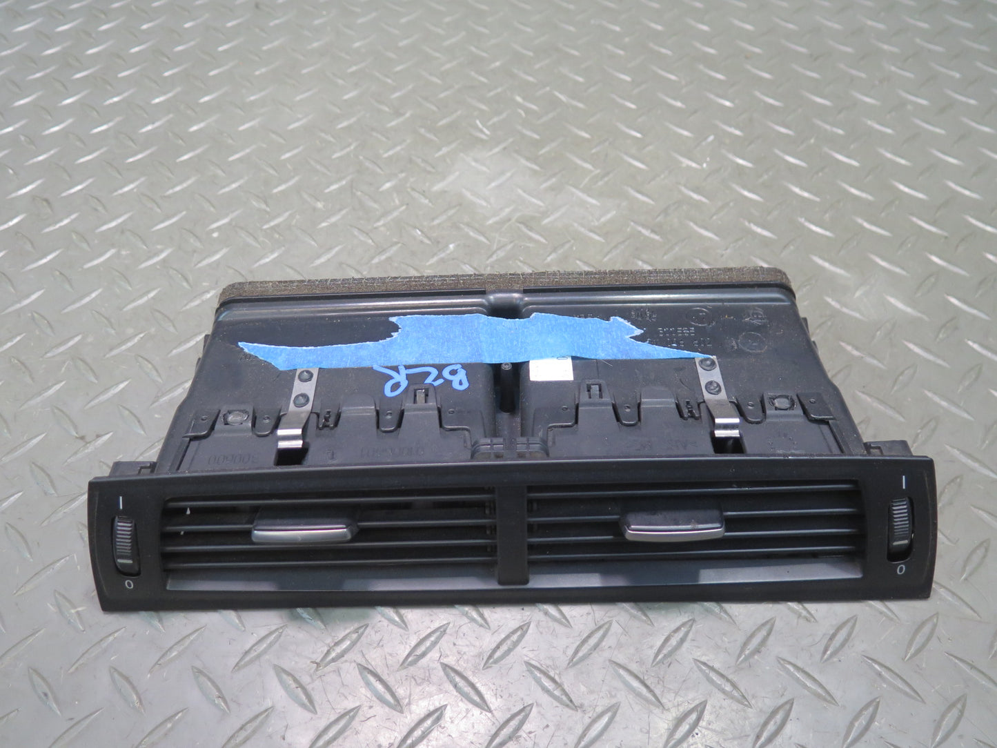 03-05 BMW E86 E85 Z4 Dash Center AC Heater Air Vent Black OEM