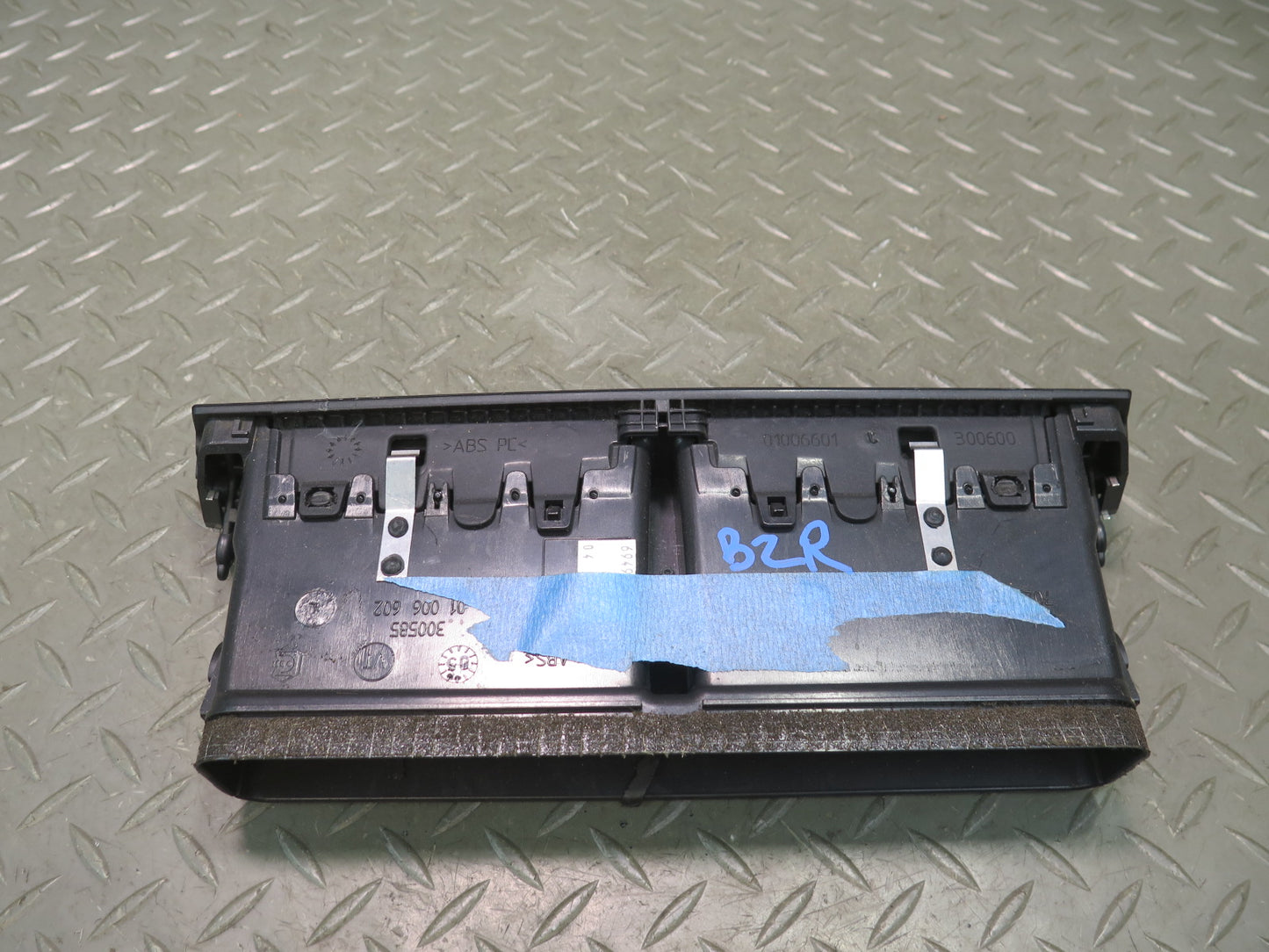 03-05 BMW E86 E85 Z4 Dash Center AC Heater Air Vent Black OEM
