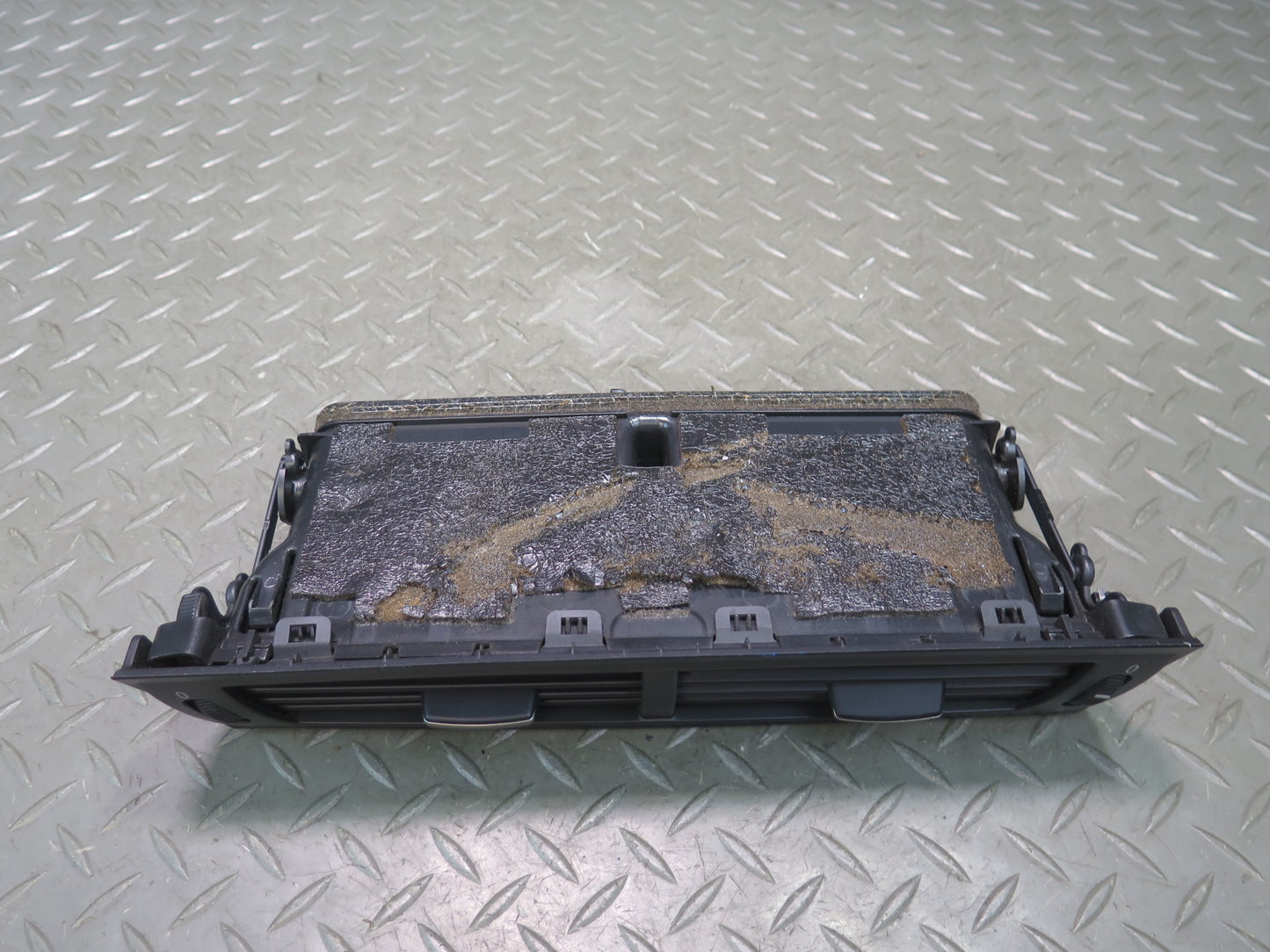 03-05 BMW E86 E85 Z4 Dash Center AC Heater Air Vent Black OEM