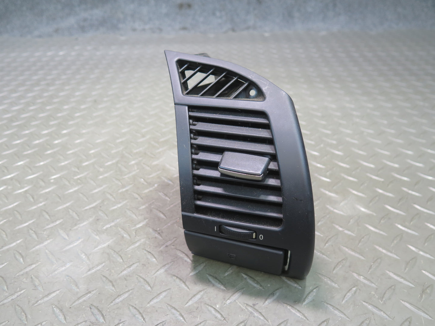 03-08 BMW E86 E85 Z4 Dash Right Air Vent Grille w CUP Holder Black 6945400 OEM