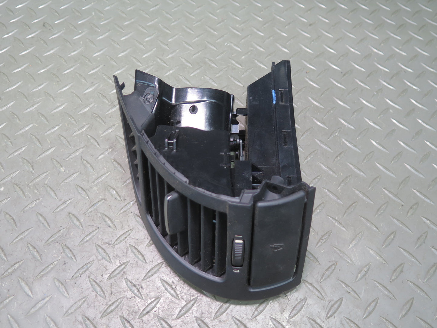 03-08 BMW E86 E85 Z4 Dash Left Air Vent Grille w CUP Holder Black 6945399 OEM