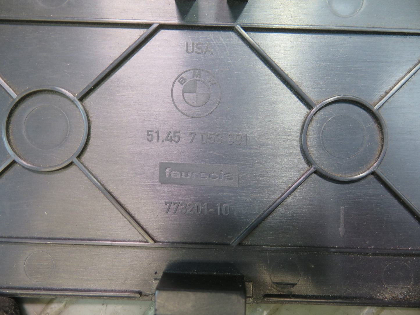 03-08 BMW E85 Z4 Dash Center Lower Trim Cover Panel 7053091 OEM